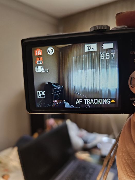 Máquina fotográfica Lumix TZ10, Bolsa Crumpler e cartão memória 16 GB