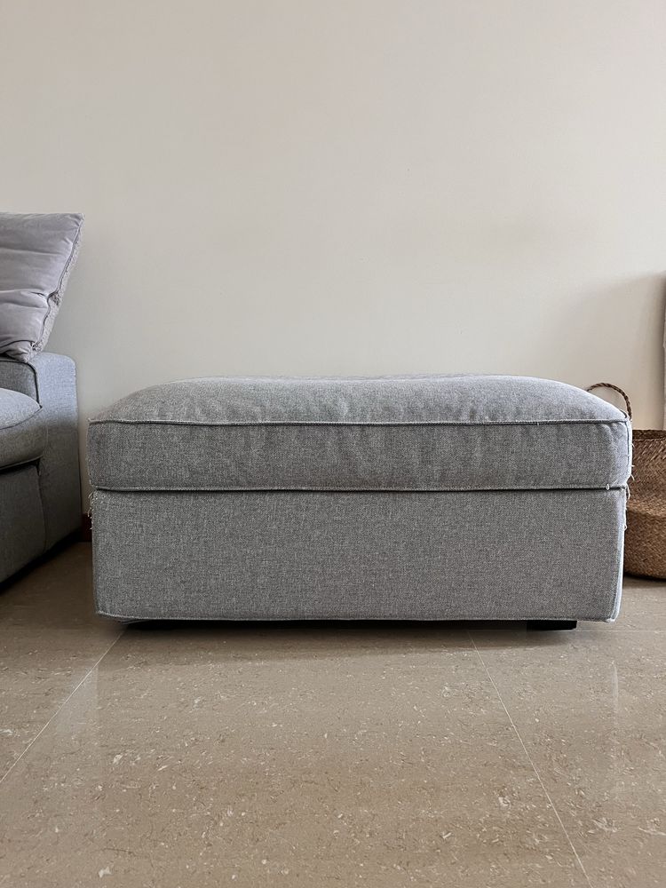 Sofa 2 lugares + repousa pés + capas sofá e puff Kivik