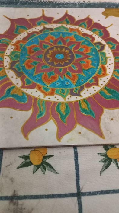 Tijoleira artística pintada à mão – Mandala única e envernizada