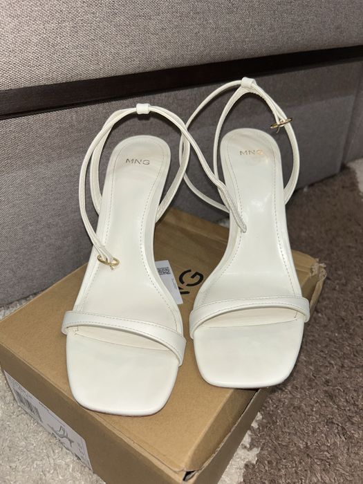 Білі босоніжки Mango