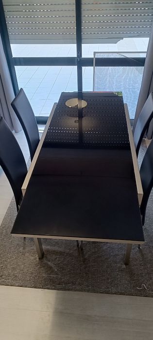 Mesa de sala com 4 cadeiras