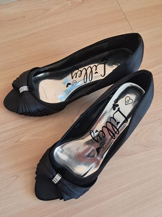 Satynowe buty czółenka na niskiej szpilce odkryte palce rozm. 38