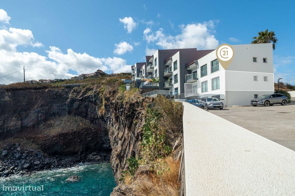 Apartamento T3+1 Exclusivo à Beira-Mar no Prestigiado Porto Novo – Mad