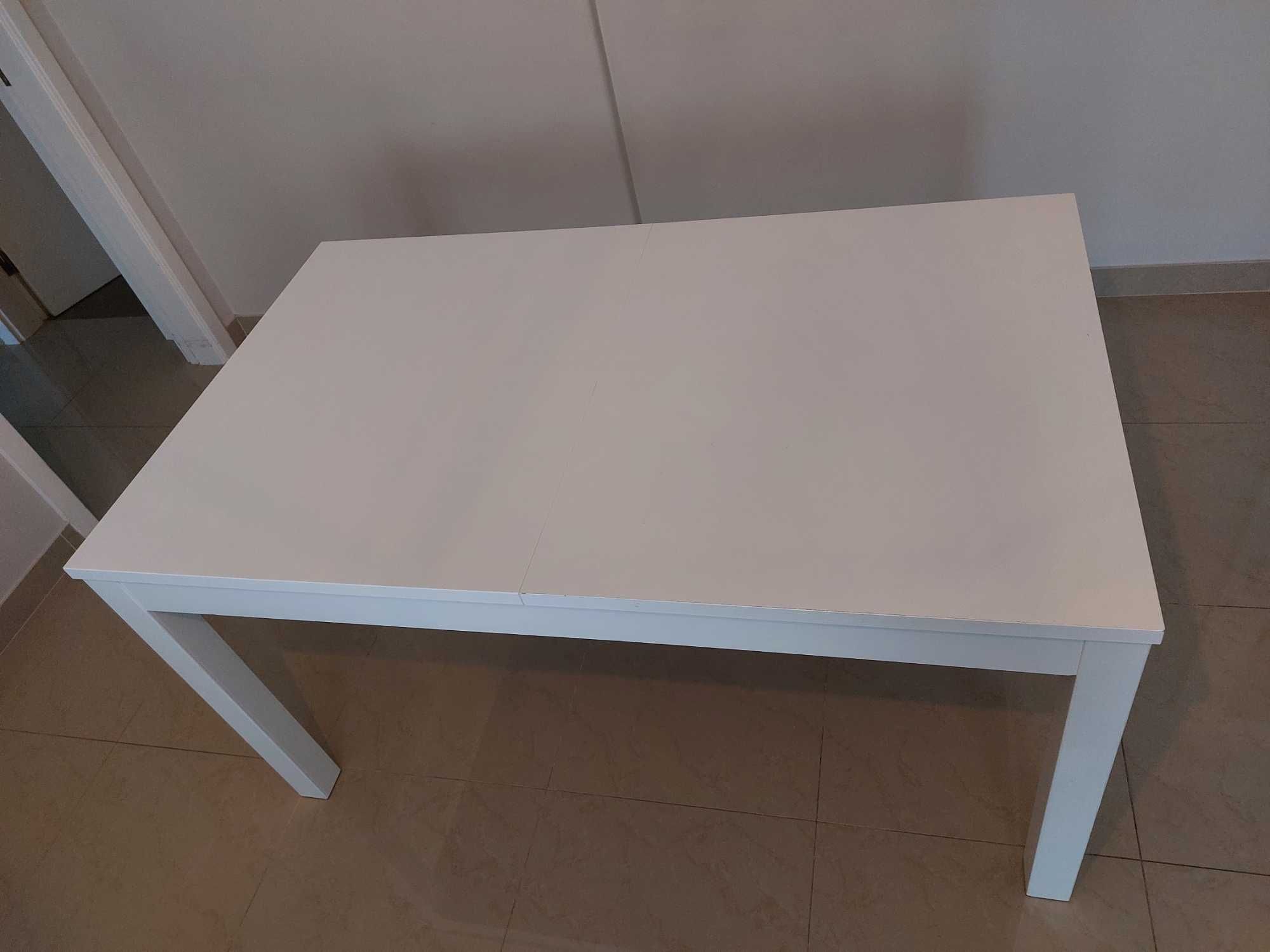 Mesa + 4 cadeiras IKEA   280€