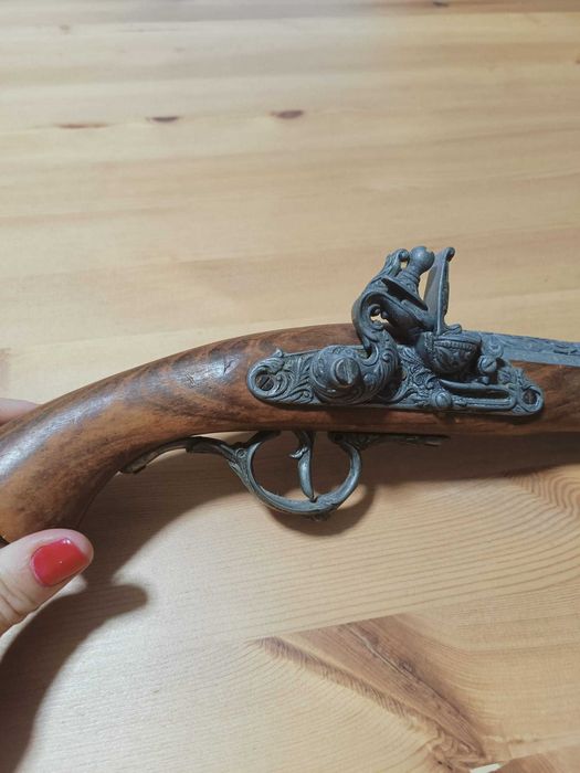 3 Réplicas de armas antigas + depósito de pólvora