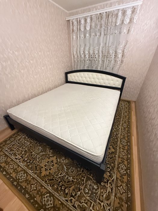 Продам кровать с матрасом
