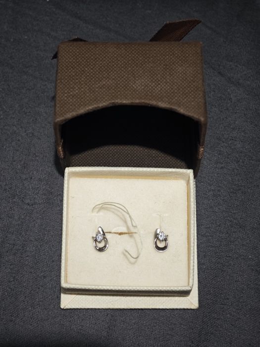 Srebrne kolczyki apart z cyrkonia