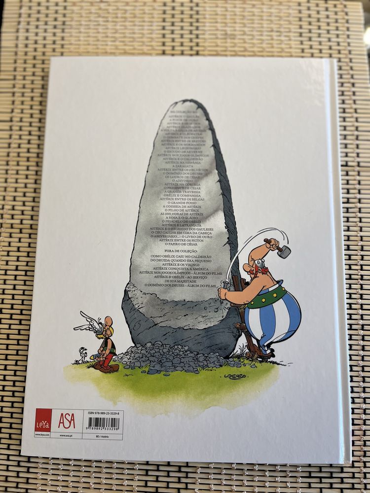 Livro BD Asterix e o Papiro de Cesar