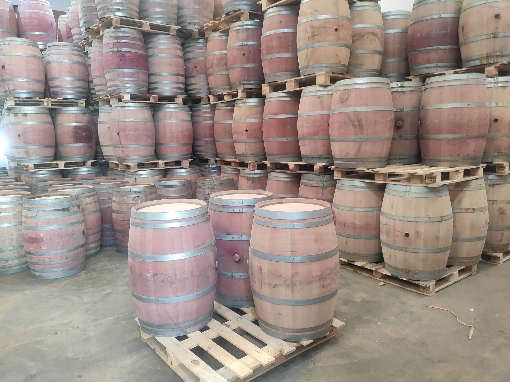 Lotes de barricas 225L em madeira de carvalho