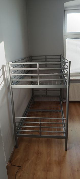 Łóżko piętrowe SVARTA, metalowe