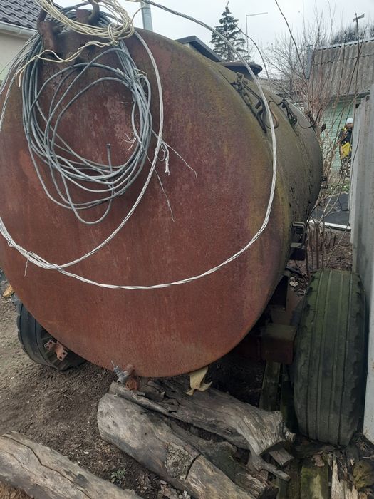 Продам бочку на 3 м.куб. в гарному стані!