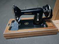 Швейная машинка Adolf Knoch настольная, в деревянном корпусе.