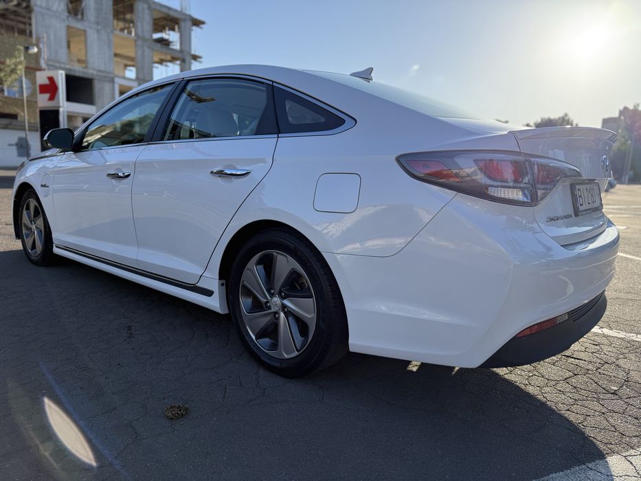 Продам Hyundai Sonata  Гибрид-Плагин 2015г