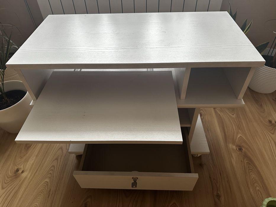 Szafka RTV na kólkach