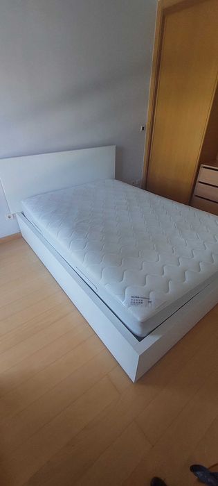 Cama c/arrumação lacado branco BoConcept (casal 140x200)