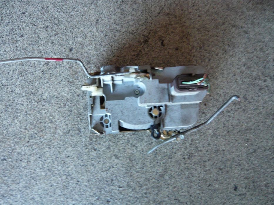 Zamek drzwi lewy przód Citroen Berlingo