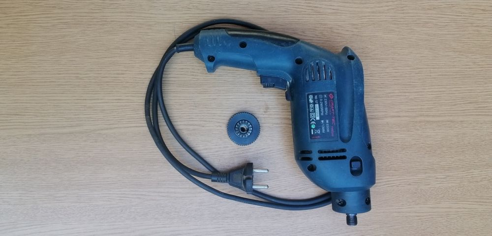 Дрель .под ремонт или запчасти.