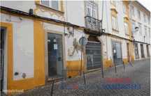 Prédio urbano misto,  centro histórico de Portalegre
