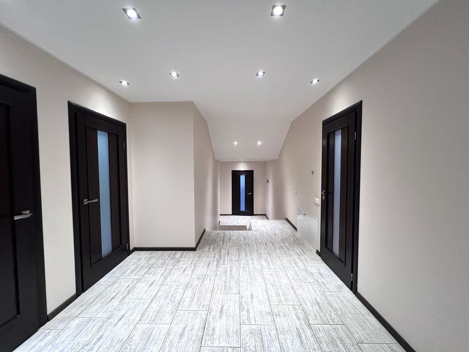 Продаж чудового будинку біля лісу