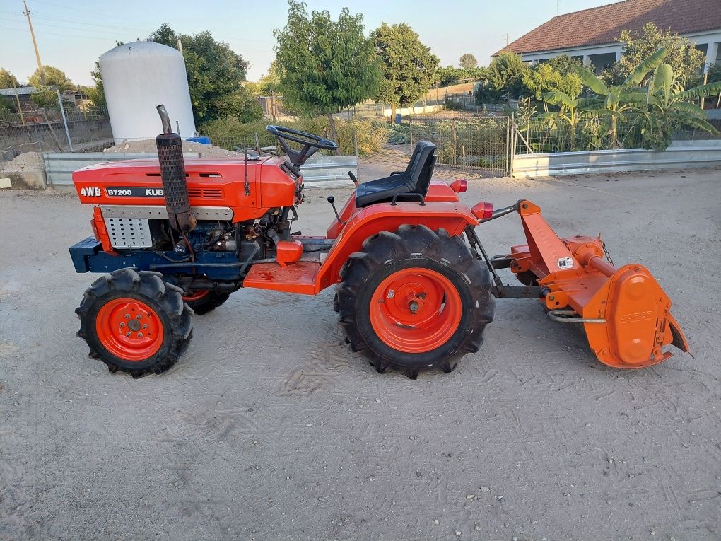 Trator Kubota 4x4 matriculado com frese