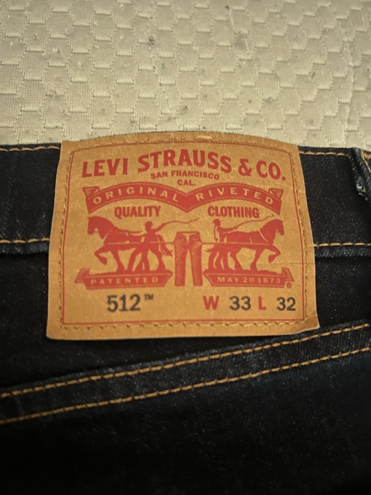 Calças Levis semi-novas