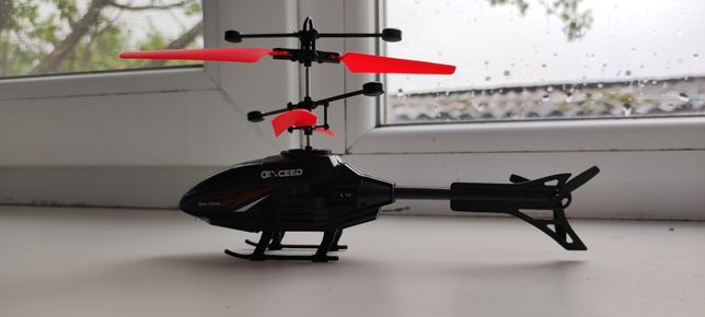 Продам дитячу іграшку вертоліт (гелікоптер)