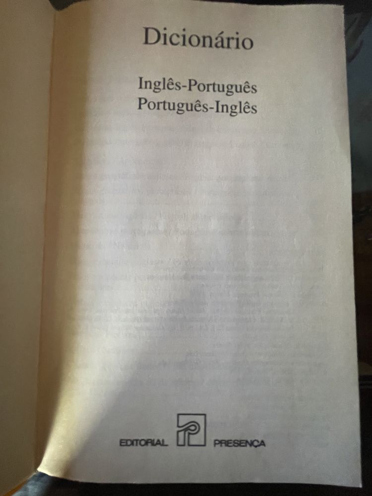 Dicionário Português/Inglês e Inglês/Português da Presença