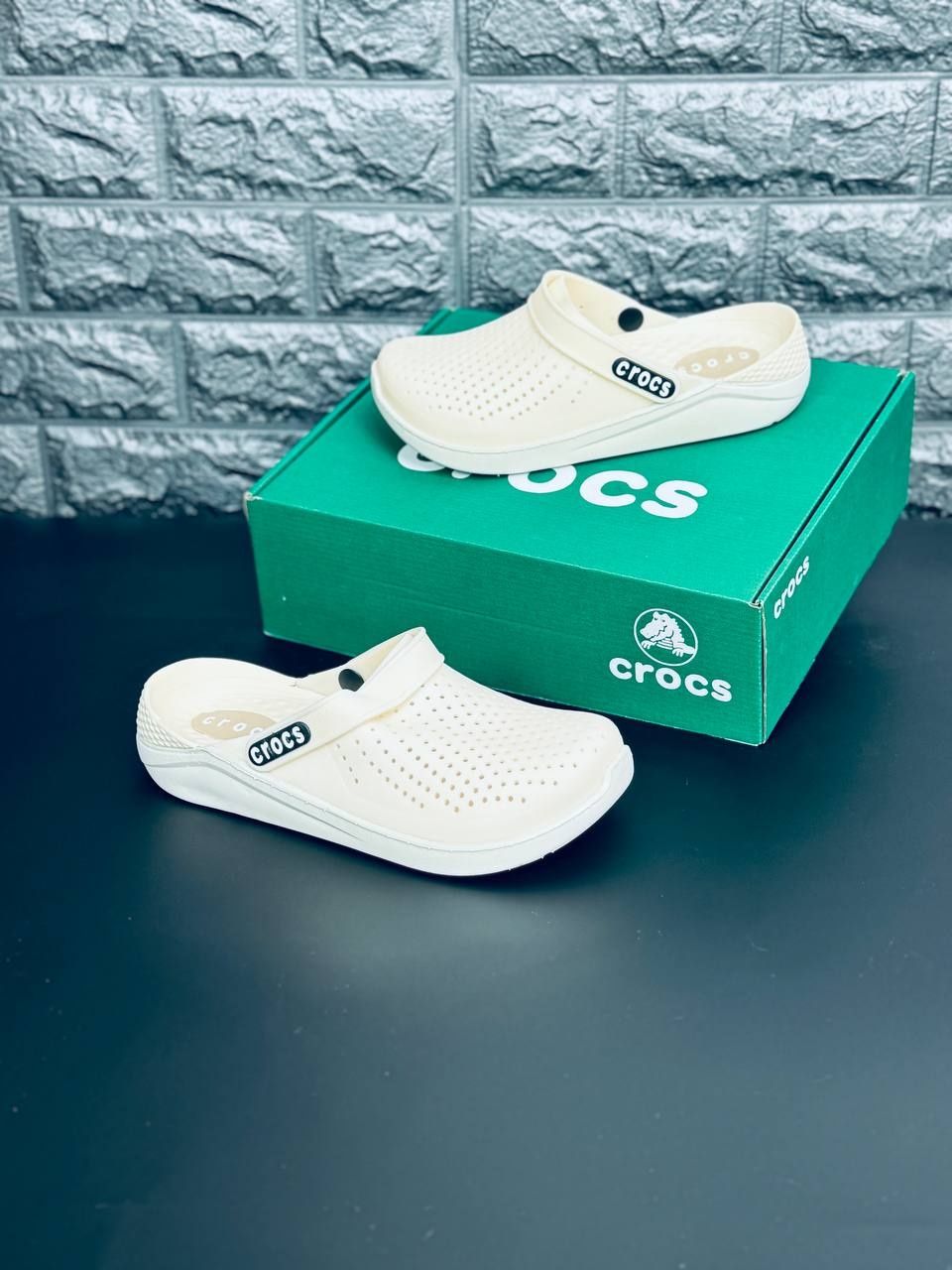 Женские кроксы Crocs шлёпанцы уличные молочного цвета Крокс 36-41