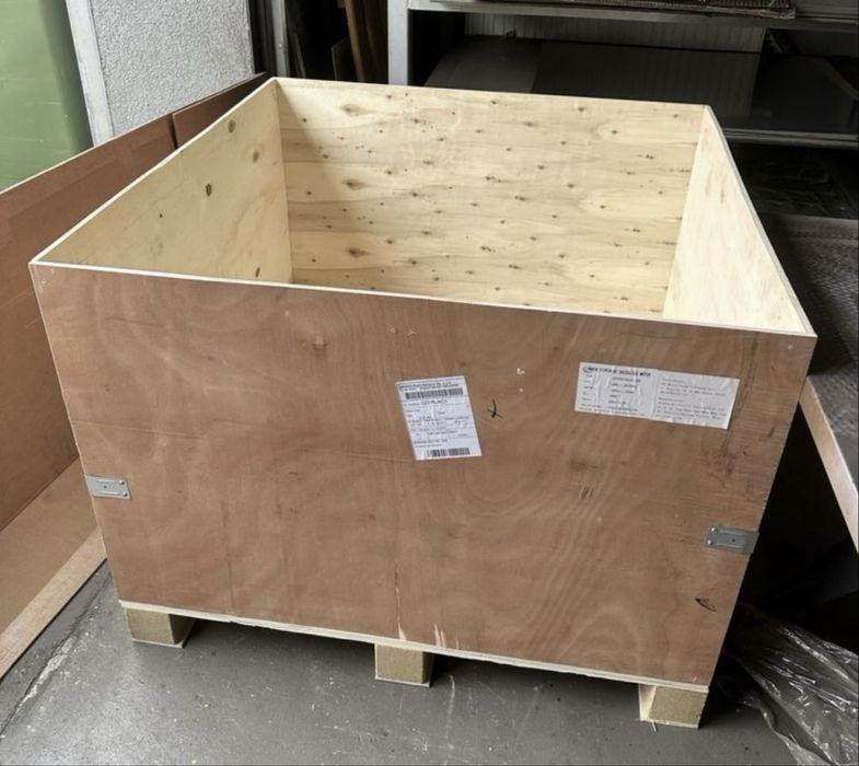 Drewniane skrzynie transportowe na palecie paleta skrzynia drewno