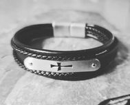 Pulseira bracelet masculina cruz templários homem couro e aço