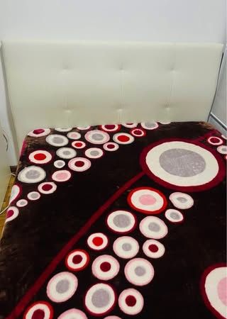 Cama de casal branca