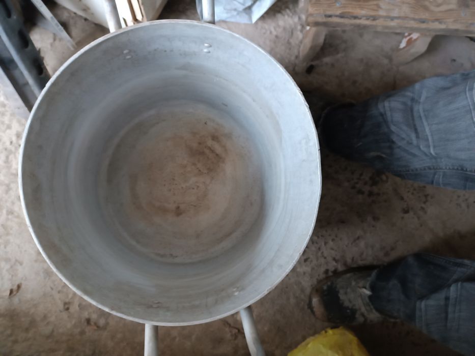 Алюминиевая кастрюля