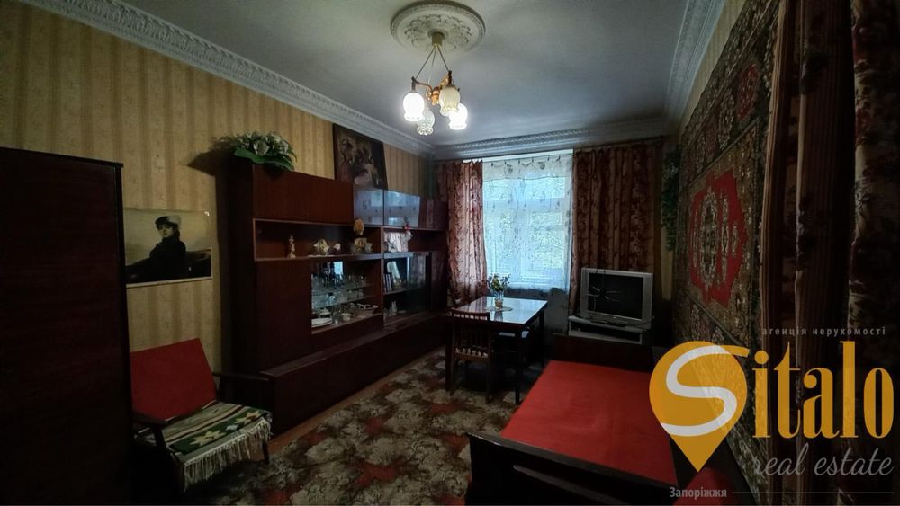 Продаж 2-х кімнт. повнометражної квартири вул. Добролюбова.