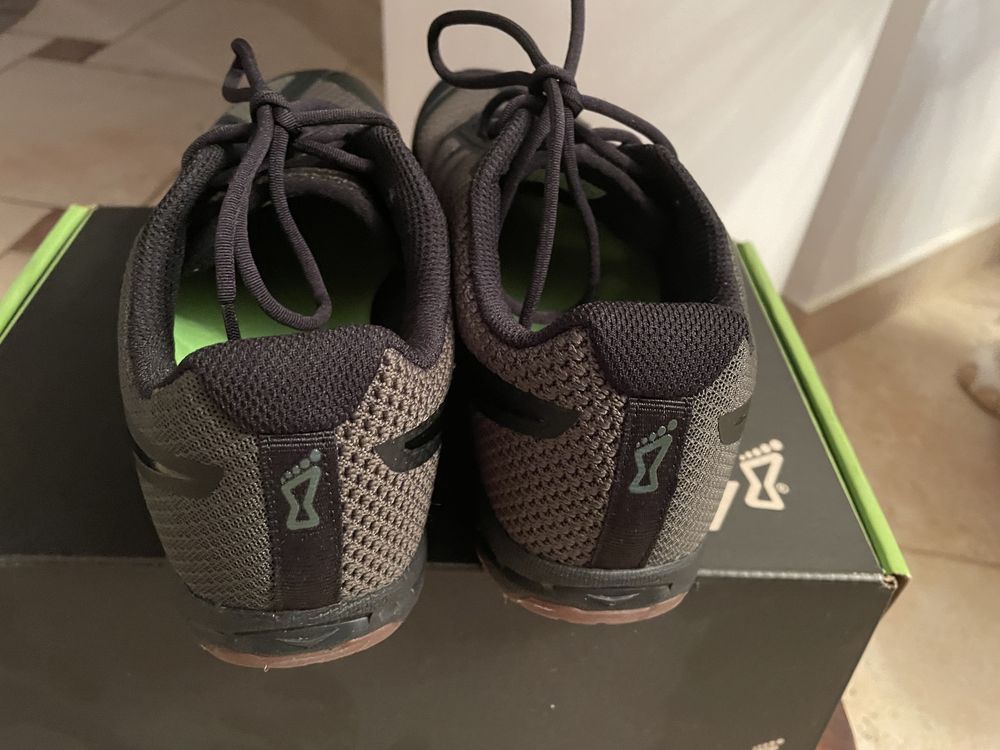 Inov 42 buty 42,5 inov-8 black olive f-lite 235 v3