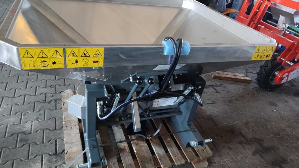 Rozsiewacz nawozów marki Langren RS 600 N (od ręki)