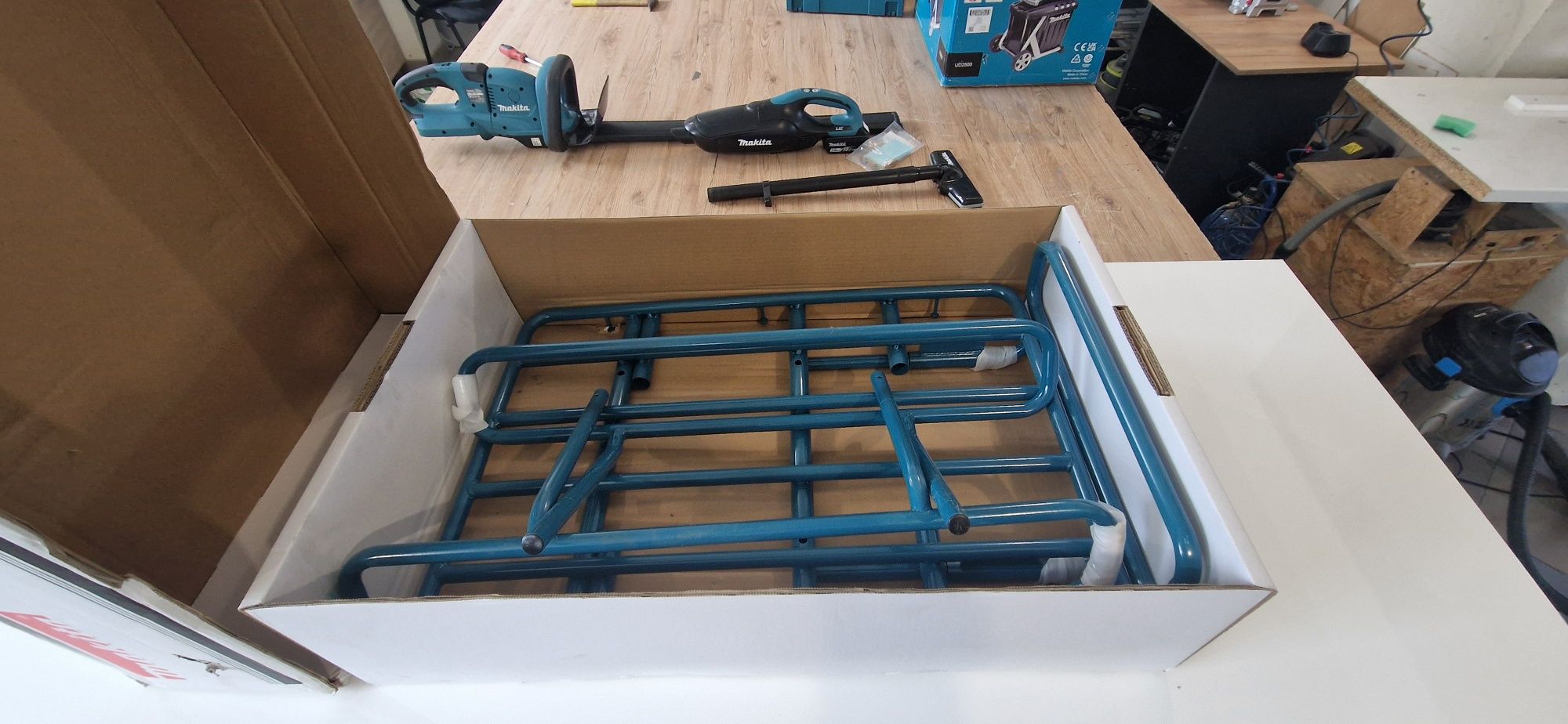 MAKITA DCU180Z  plus platforma BODY akumulatorowy wózek transportowy..