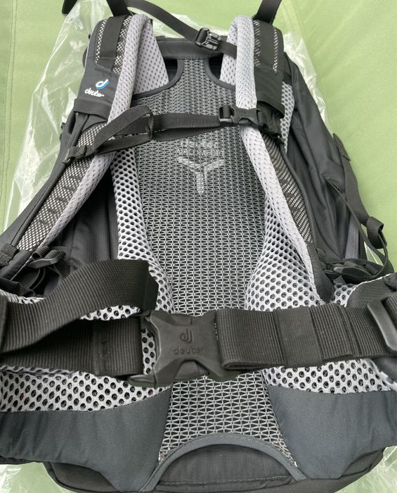 новый рюкзак Deuter Futura 28 цвет черный 7000 black 3400518 7000
