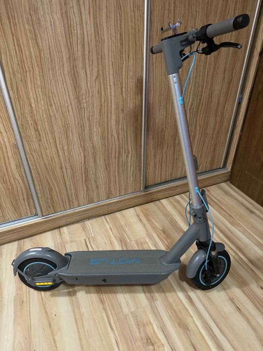 Elektryczna Hulajnoga Motus Scooty 10 Plus plus akcesoria