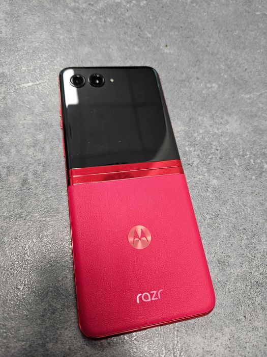 Piękna Motorola RAZ40 ultra