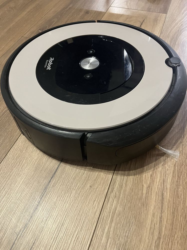 Robot sprzatajacy iRobot Roomba e5