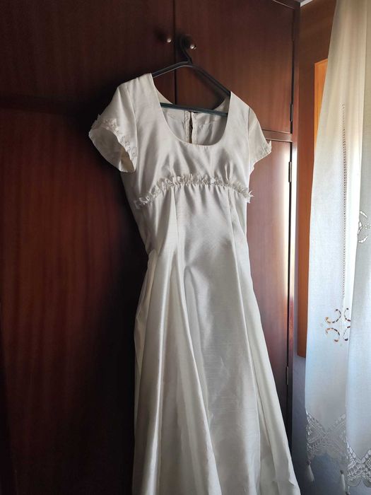Vestido de noiva em shantung, beje perola.