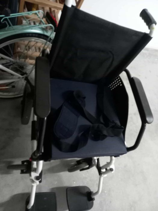 Vendo cadeiracdevrodas como nova