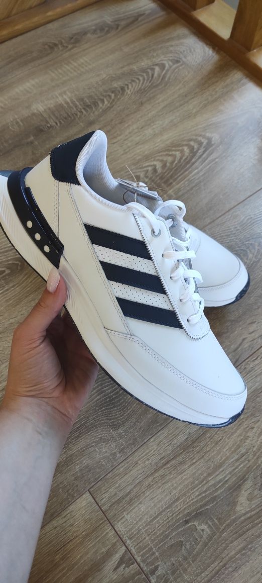 Оригінальні кросівки Adidas
