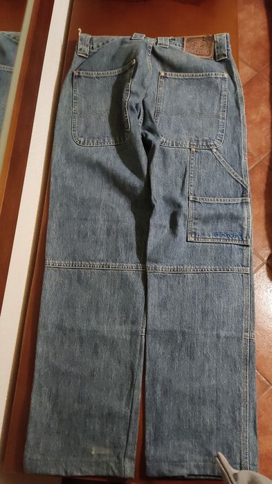 Calças da marca Omni