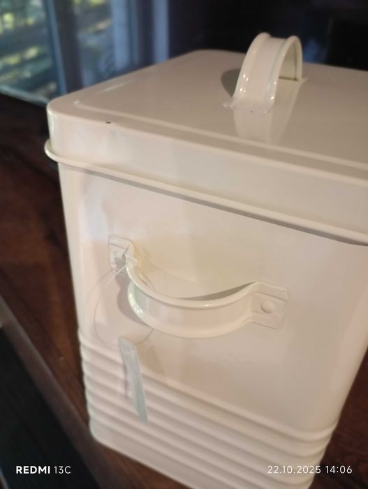 Pojemnik na karmę dla kota Puszka na chrupki przysmak-METAL-Lesser&Pav