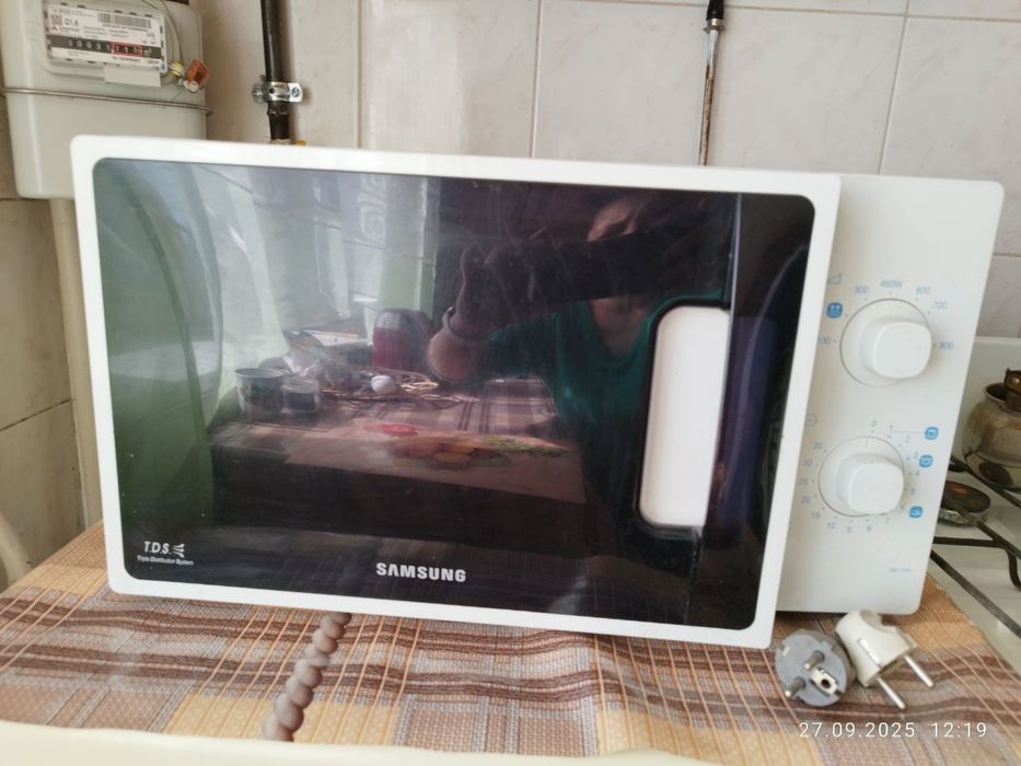 Мікрохвильова піч Samsung ME712AR