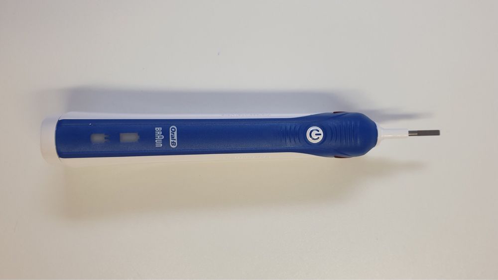 Зубна щітка Braun Oral-B PRO2 2000 D