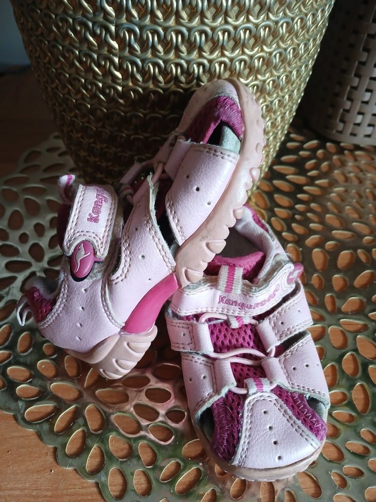 KANGAROOS firmowe sandałki roz 21 mega wygodne ,oddychajace stan bdb