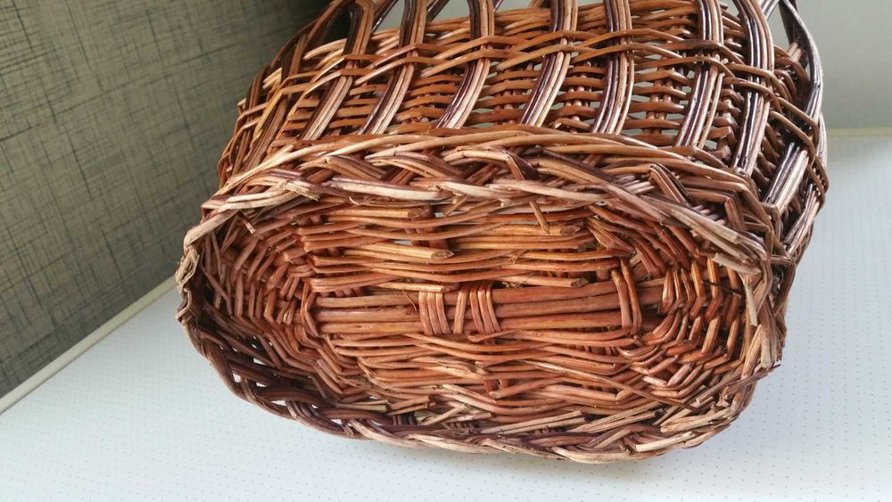 Кошик-корзинка з лози