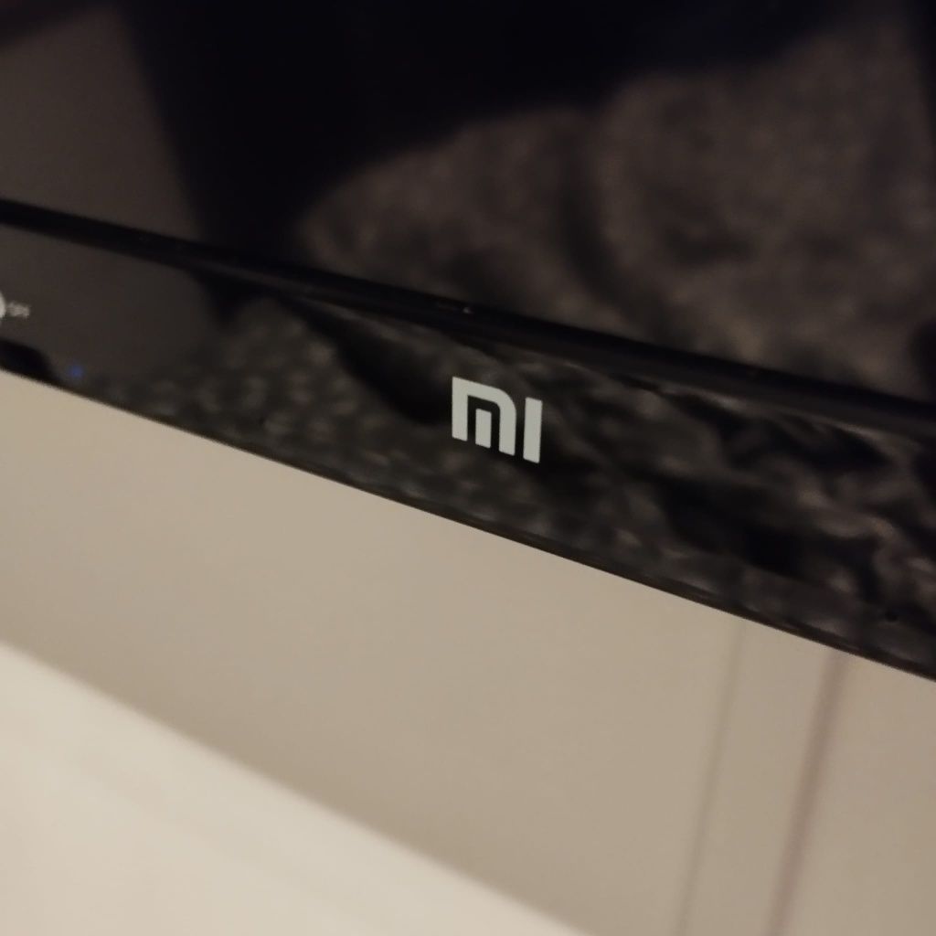TV Smart Xiaomi 55 com Comando e Suporte Articulado de parede